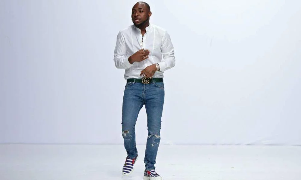 WATCH: Davido & his friends dance to “One Corner” after MTV EMA win