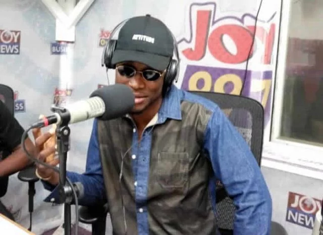 ‘I am still single’ – E.L. claims