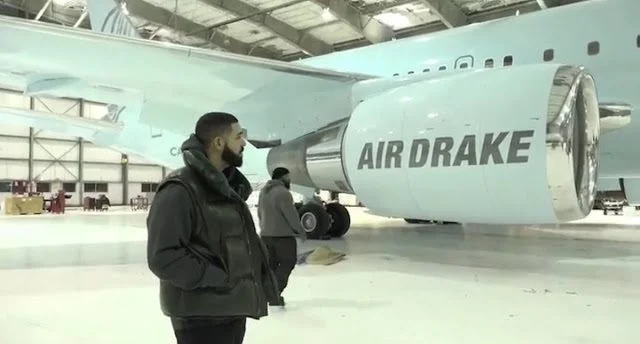 Drake Shows off His New Private Plane and Swears It’s All His Drake Shows off His New Private Plane and Swears It’s All His