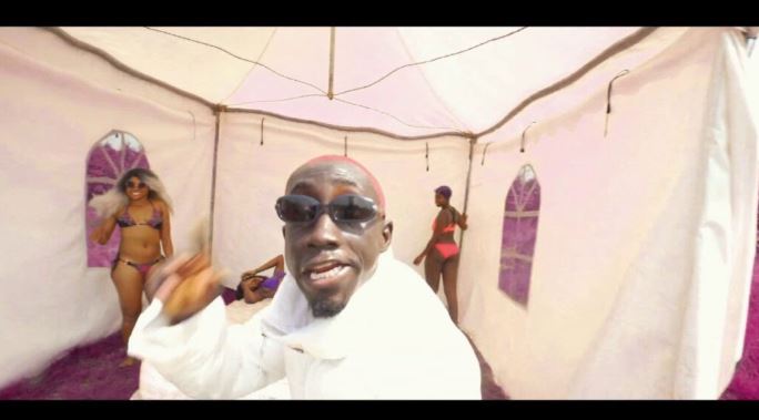 Kweku Smoke – Akata Ft. Bosom P-Yung (Official Video) Kweku Smoke – Akata Ft. Bosom P-Yung (Official Video)
