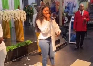 73858347.295 Wendy Shay storms church after kidnap prophecy
