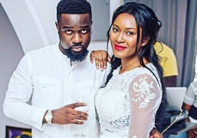 Sarkodie spotted doing things with Tracy Sarkcess on her birthday. Watch the romantic moment here
