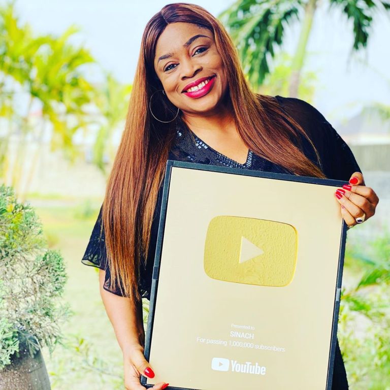 YouTube awards Nigerian Gospel singer, Sinach with Gold Plaque For reaching a Million Subscribers