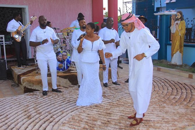 obinim_dancing Obinim flaunts US$100 notes to celebrate ‘freedom’