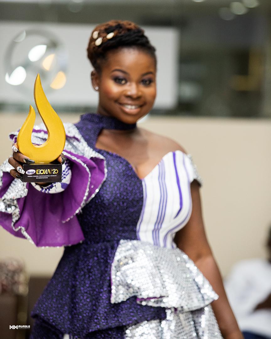Ghana’s Top Female Painter Honored as “Most Outstanding Woman in Innovation” Ghana’s Top Female Painter Honored as “Most Outstanding Woman in Innovation”