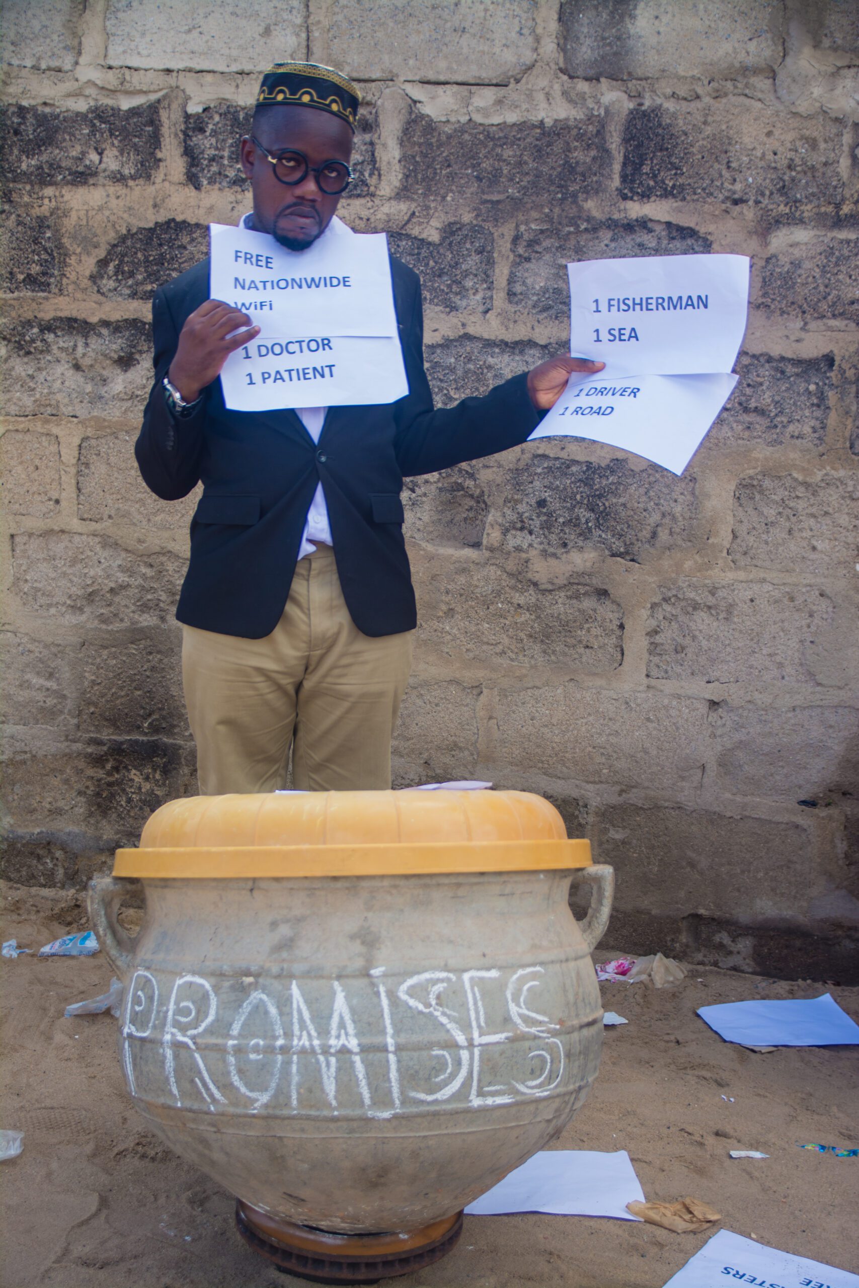 DSC_4126-scaled Kahpun sends a strong warning to all politicians through "Election Time" song. Features Comedian Ajeezay in the visuals.