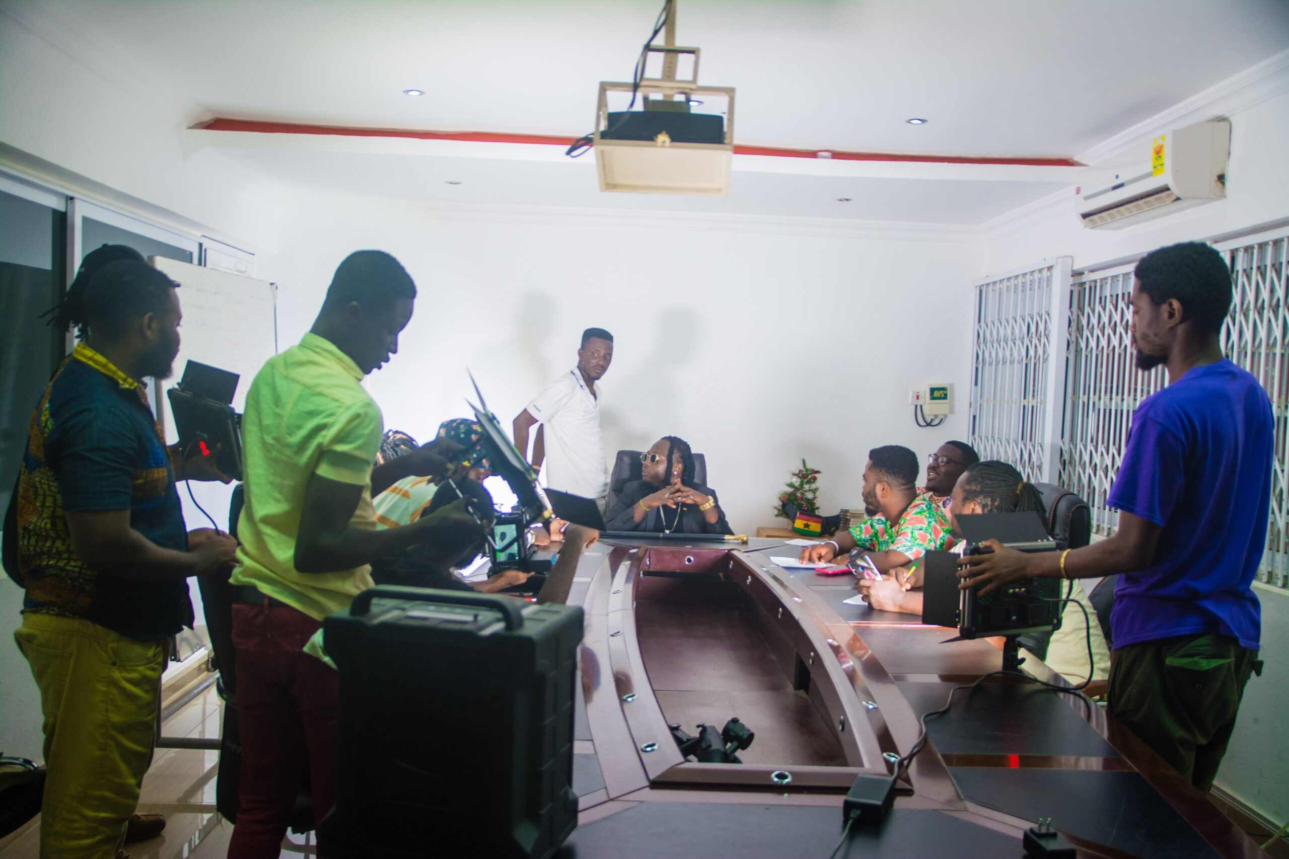 DSC_4183-scaled Kahpun sends a strong warning to all politicians through "Election Time" song. Features Comedian Ajeezay in the visuals.