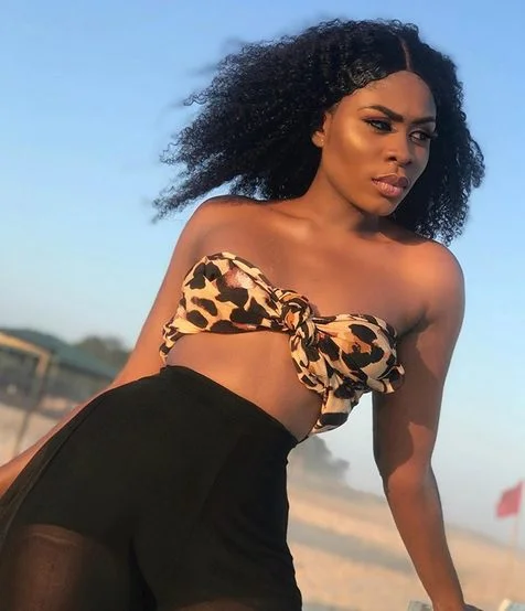 Yaa Jackson – Squeeze Me Tight (Prod. By Deelaw) Yaa Jackson – Squeeze Me Tight (Prod. By Deelaw)