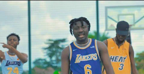 Official Video: Amerado – Sika Besu Ft Kweku Flick & Ypee Official Video: Amerado – Sika Besu Ft Kweku Flick & Ypee