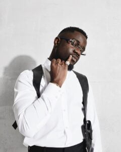 Sarkodie-Fraud-Nixxa-In-Suit-FNIS-AaceHypez-net_-mp3-image-240x300 Sarkodie – Fraud Nixxa In Suit (FNIS)