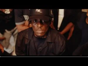 sddefault-1-300x225 Kofi Mole – Win Video Ft Kwesi Arthur