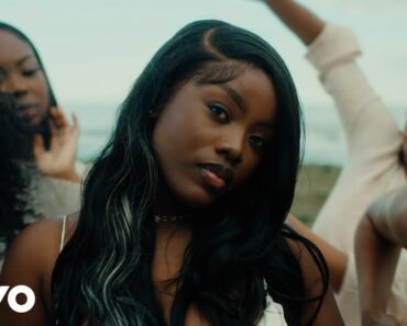 Gyakie – Rent Free Video